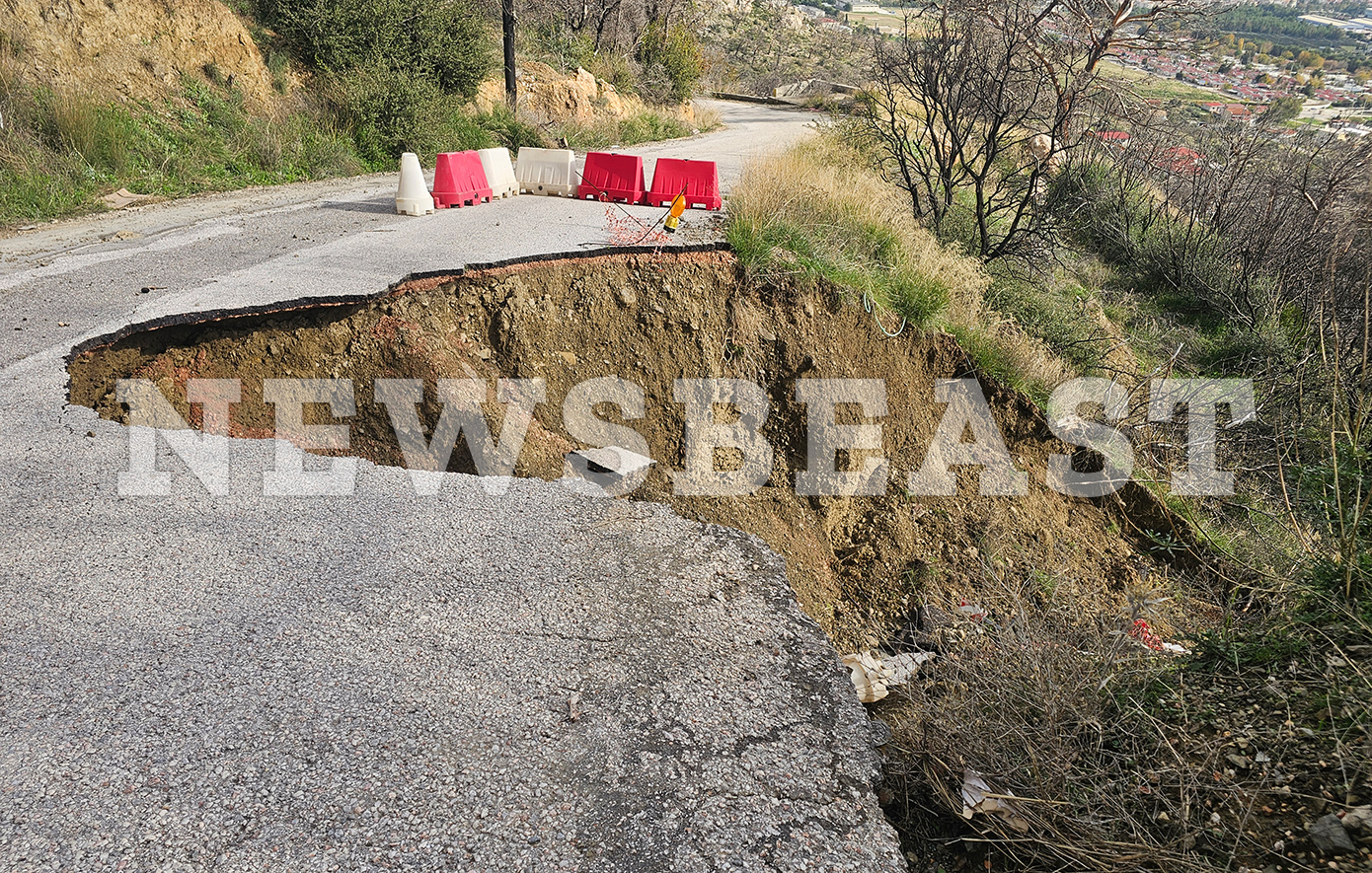 Κατέρρευσε τμήμα δρόμου στους Θρακομακεδόνες από την κακοκαιρία