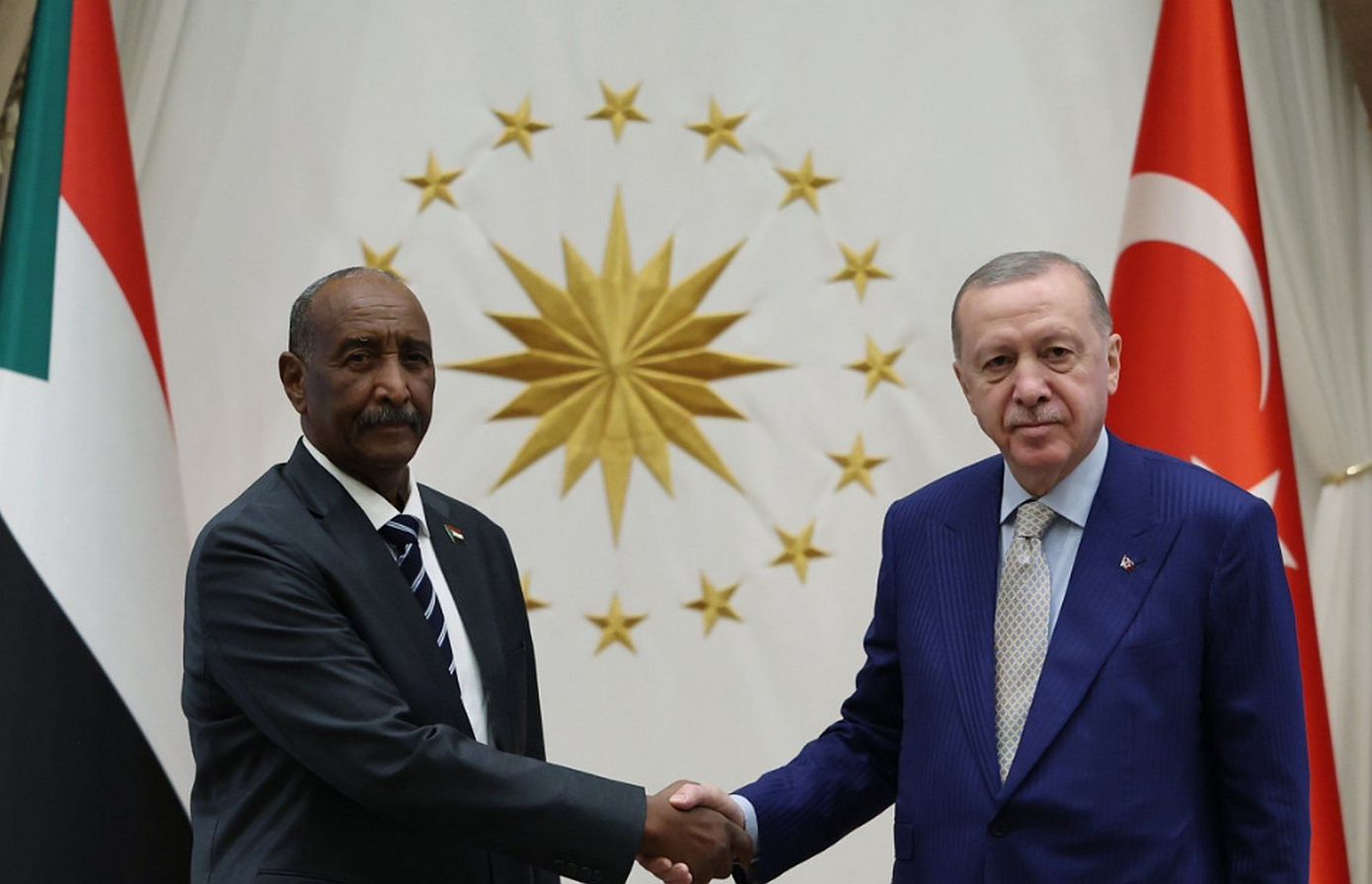 Τουρκία: Ο ντε φάκτο ηγέτης του Σουδάν συναντήθηκε με τον πρόεδρο Ερντογάν στην Άγκυρα