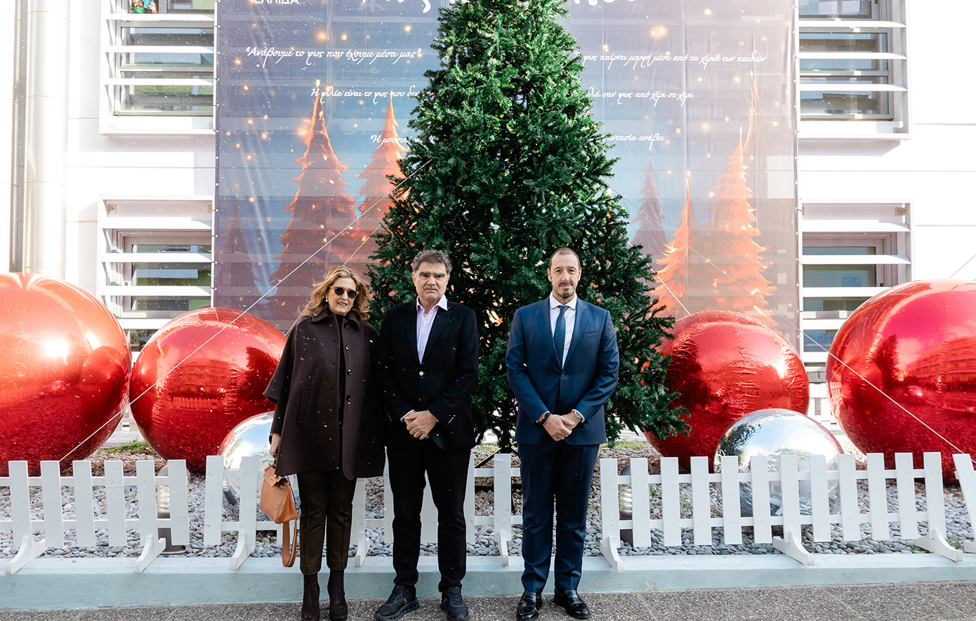 Το πιο ελπιδοφόρο χριστουγεννιάτικο δέντρο, το «Δέντρο των Ευχών», γεμάτο με ευχές για «υγεία» και «αγάπη», άναψε στο Ογκολογικό Νοσοκομείο Παίδων «Μαριάννα Β. Βαρδινογιάννη-ΕΛΠΙΔΑ,