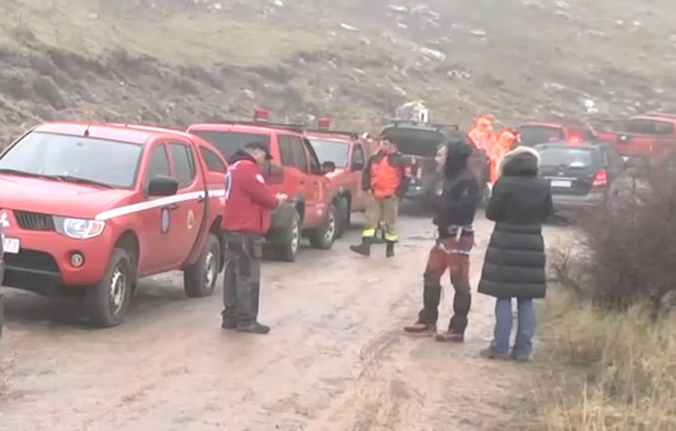 Θρίλερ στα Βαρδούσια: Εντοπίστηκαν χωρίς τις αισθήσεις τους κάτω από χιονοστιβάδα οι τρεις ορειβάτες και μία γυναίκα