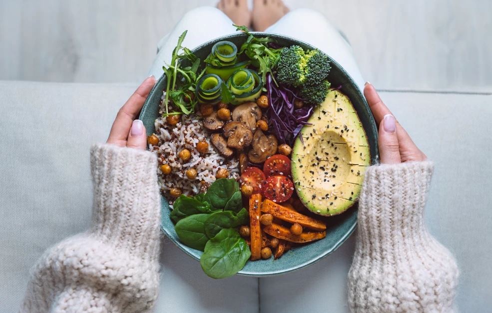 Πόσο υγιή είναι τα vegan παιδιά; Οι ειδικοί αποκαλύπτουν τι συμβαίνει όταν τα παιδιά μεγαλώνουν με φυτική διατροφή