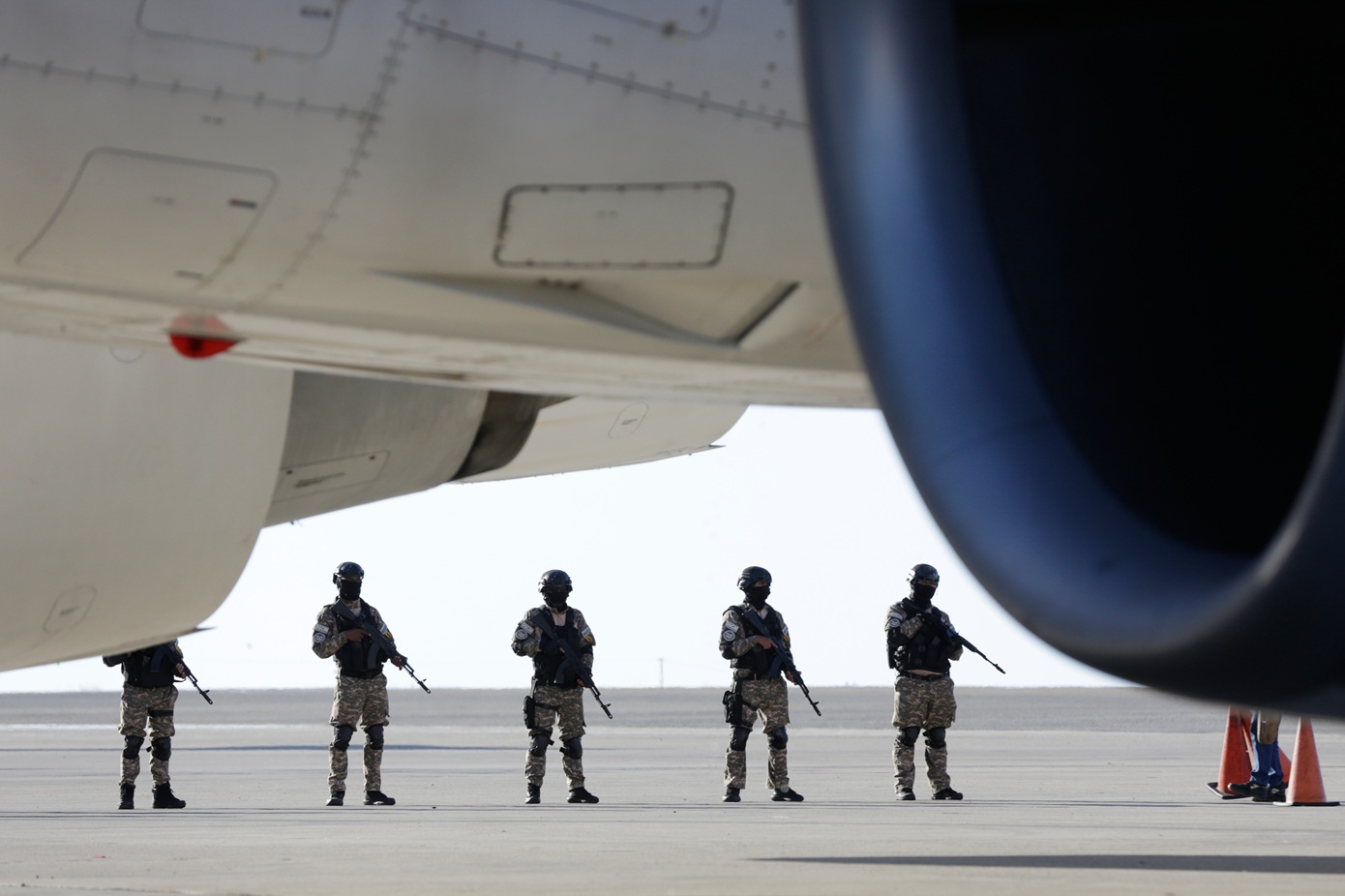 Νέα πτήση με απελαθέντες μετανάστες από τις ΗΠΑ προσγειώθηκε στο Καράκας εν μέσω διπλωματικής έντασης