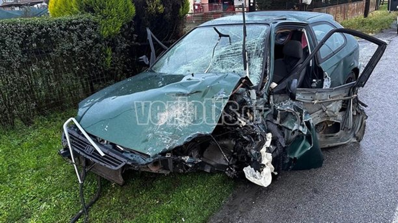 Σοκάρουν οι εικόνες από το τροχαίο στη Βέροια με νεκρό έναν 22χρονο &#8211; Δείτε βίντεο και φωτογραφίες