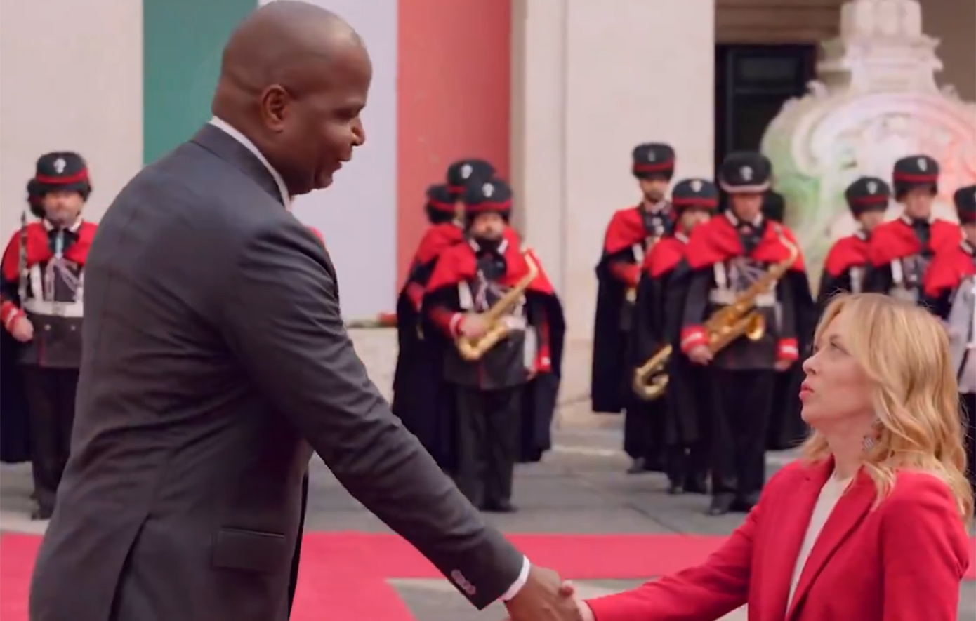 Η διπλωματική συνάντηση με τις&#8230; μεγάλες διαφορές: Η έκπληξη της Τζόρτζια Μελόνι με το ύψος του προέδρου της Μοζαμβίκης