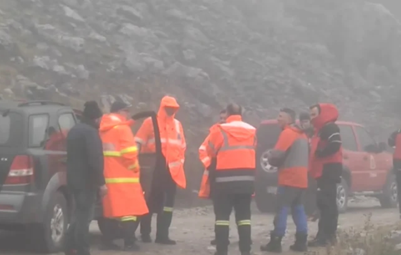 Αγκαλιασμένοι κάτω από το χιόνι βρέθηκαν οι τέσσερις ορειβάτες που χτυπήθηκαν από χιονοστιβάδα στα Βαρδούσια – Το χρονικό της τραγωδίας