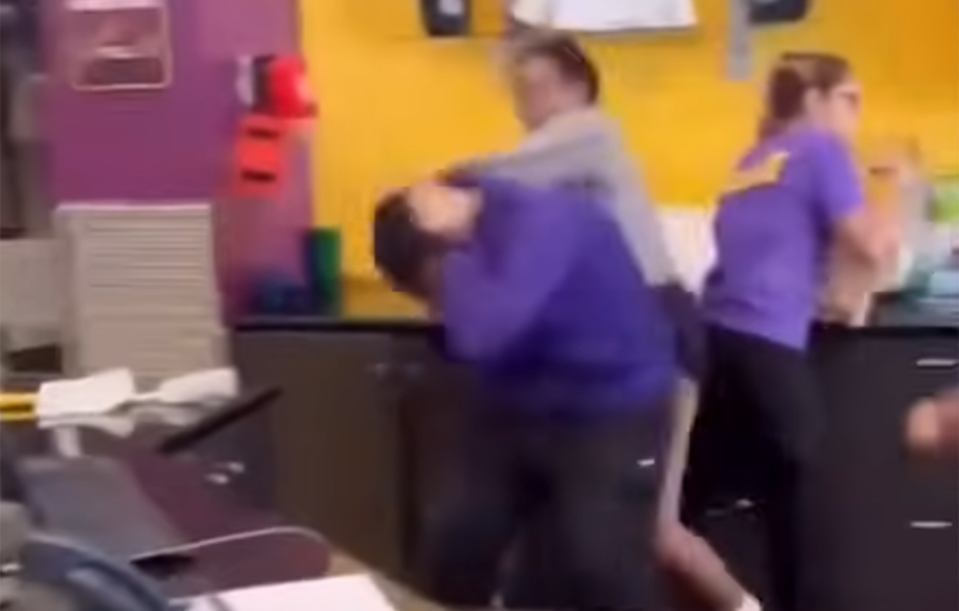 Γυναίκα γρονθοκόπησε υπάλληλο γυμναστηρίου επειδή της ζήτησε να μη φωνάζει &#8211; Δείτε βίντεο
