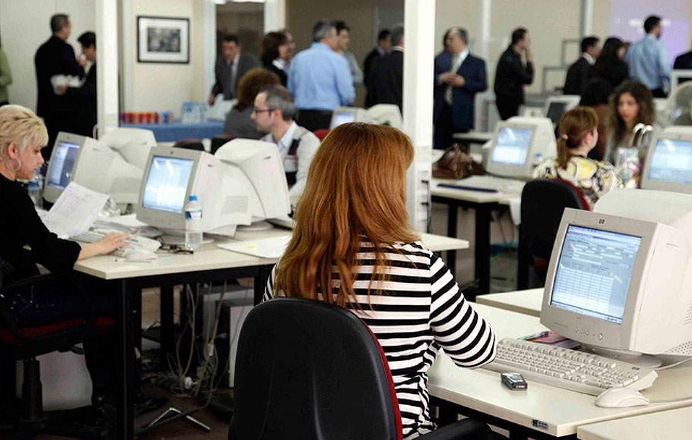 Πώς συνταξιοδοτούνται πλέον οι δημόσιοι υπάλληλοι με διαδοχική ασφάλιση: Τι αλλάζει και τι πρέπει να γνωρίζουν