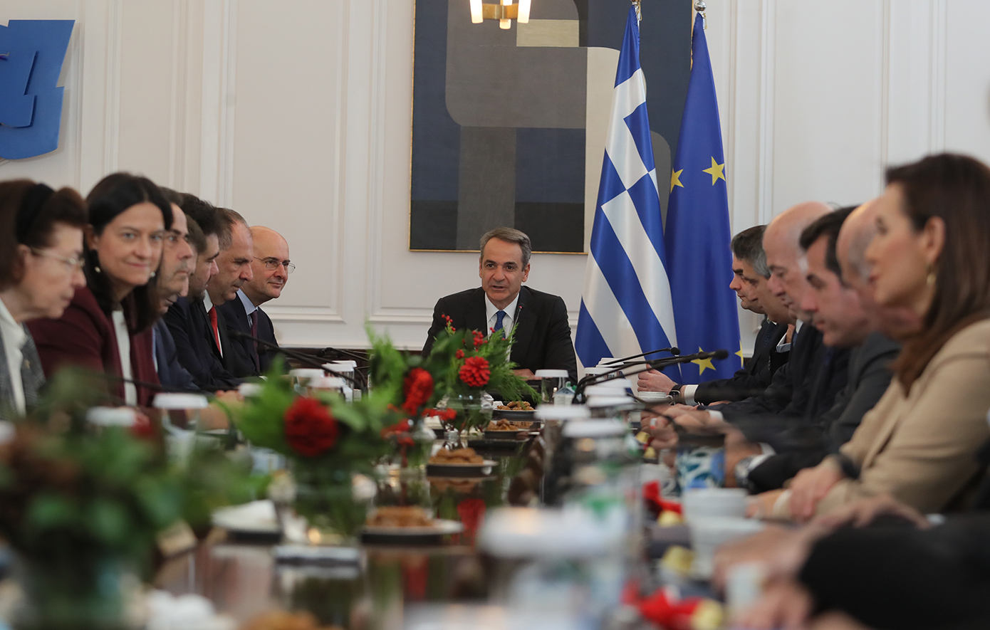 «Πρόσω ολοταχώς» για την υλοποίηση του κυβερνητικού έργου – 10 νομοθετήματα και 10 μεταρρυθμίσεις που θα αλλάξουν την εικόνα το 2026