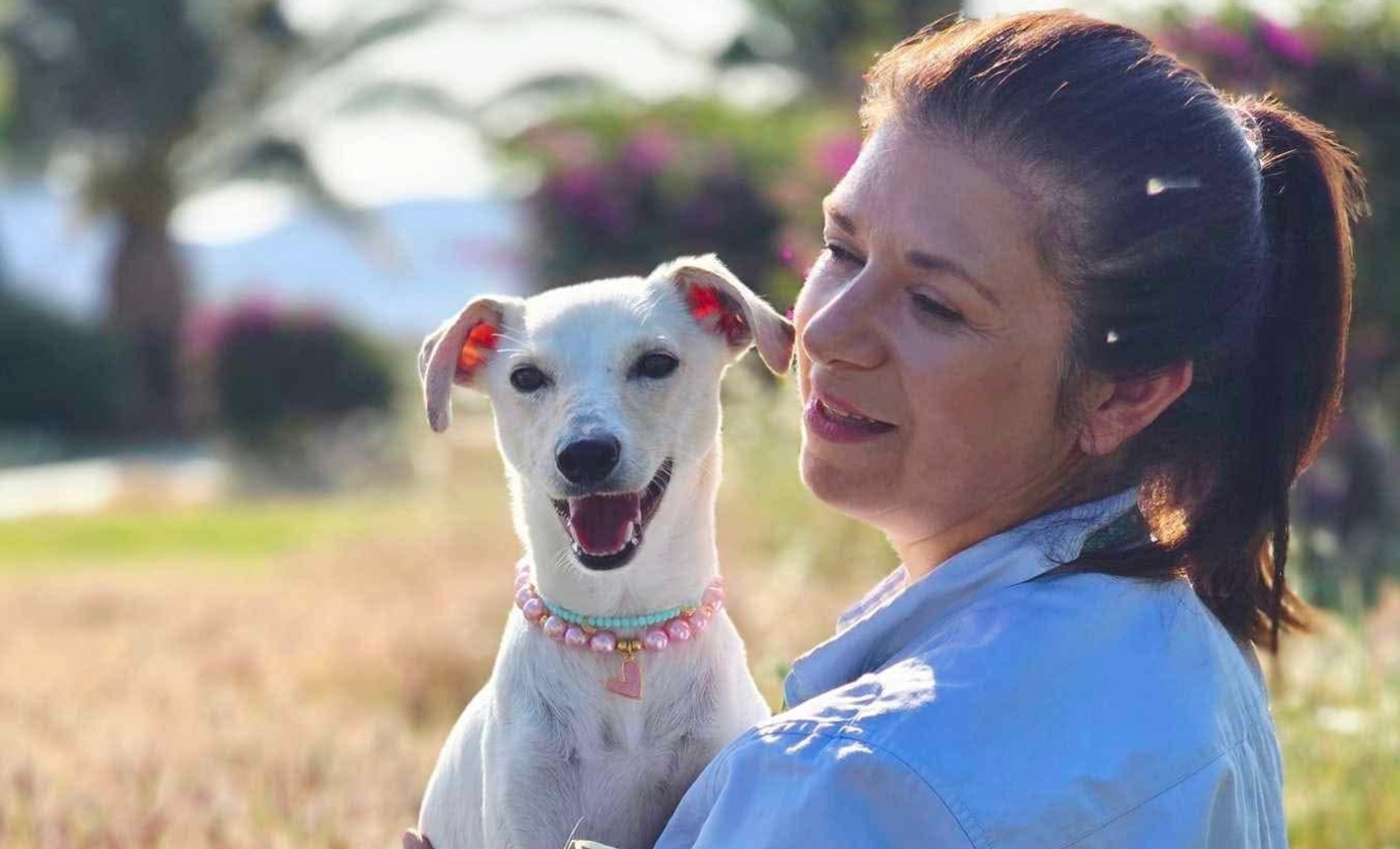 Έλλη Κοκάλη: Η δημοσιογράφος που δίνει φωνή στα αδέσποτα του Ηρακλείου &#8211; Το όραμα του «Σείριου»