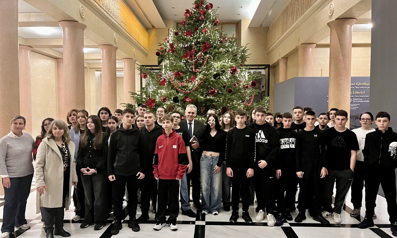 Χαρακόπουλος σε Λαρισαίους μαθητές: Γιατί αποφάσισα να εμπλακώ ενεργά στα κοινά &#8211; Η αναφορά στο τραγούδι του Παπακωνσταντίνου