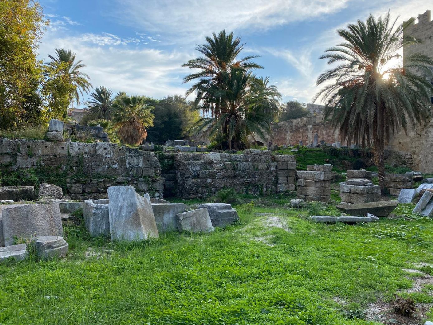 «Ζωντανεύει» η ρωμαϊκή πόλη στη Ρόδο: Cardo, Decumanus και Τετράπυλο στο επίκεντρο έργων