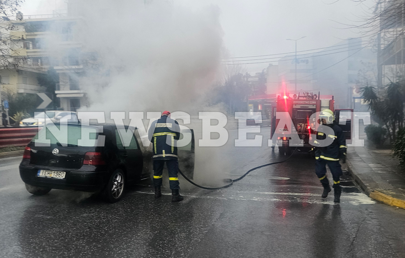 Φωτιά σε αυτοκίνητο στην κάθοδο της Κηφισίας δίπλα σε βενζινάδικο: Ουρές χιλιομέτρων