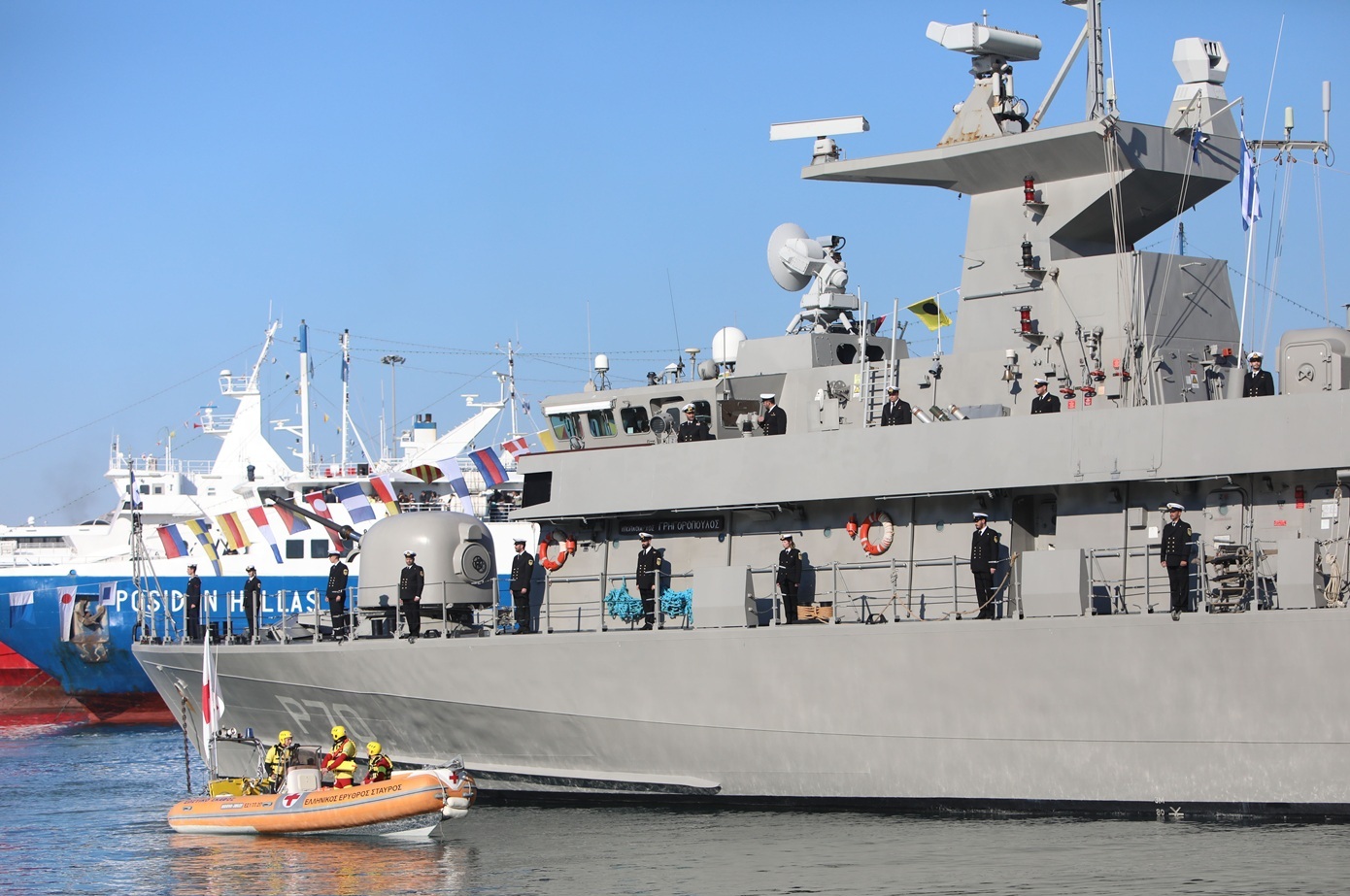 Με λαμπρότητα ο εορτασμός των Θεοφανείων σε Πειραιά και Θεσσαλονίκη &#8211; Στις 11:00 ο καθαγιασμός των υδάτων