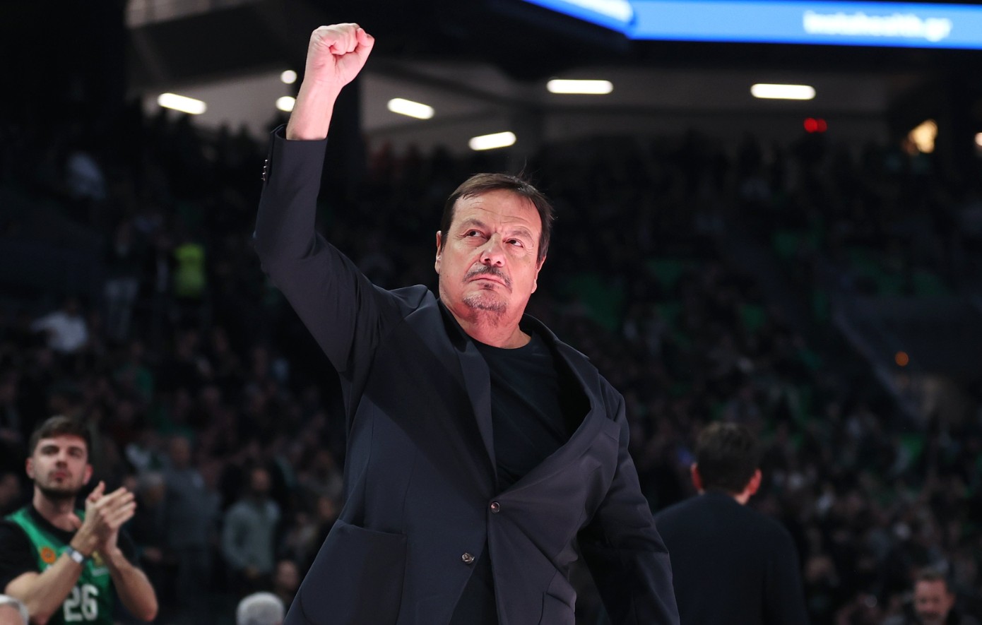 Παναθηναϊκός &#8211; Βίρτους Μπολόνια: Αποθέωση για τον Αταμάν που μπήκε με υψωμένες γροθιές στο γήπεδο