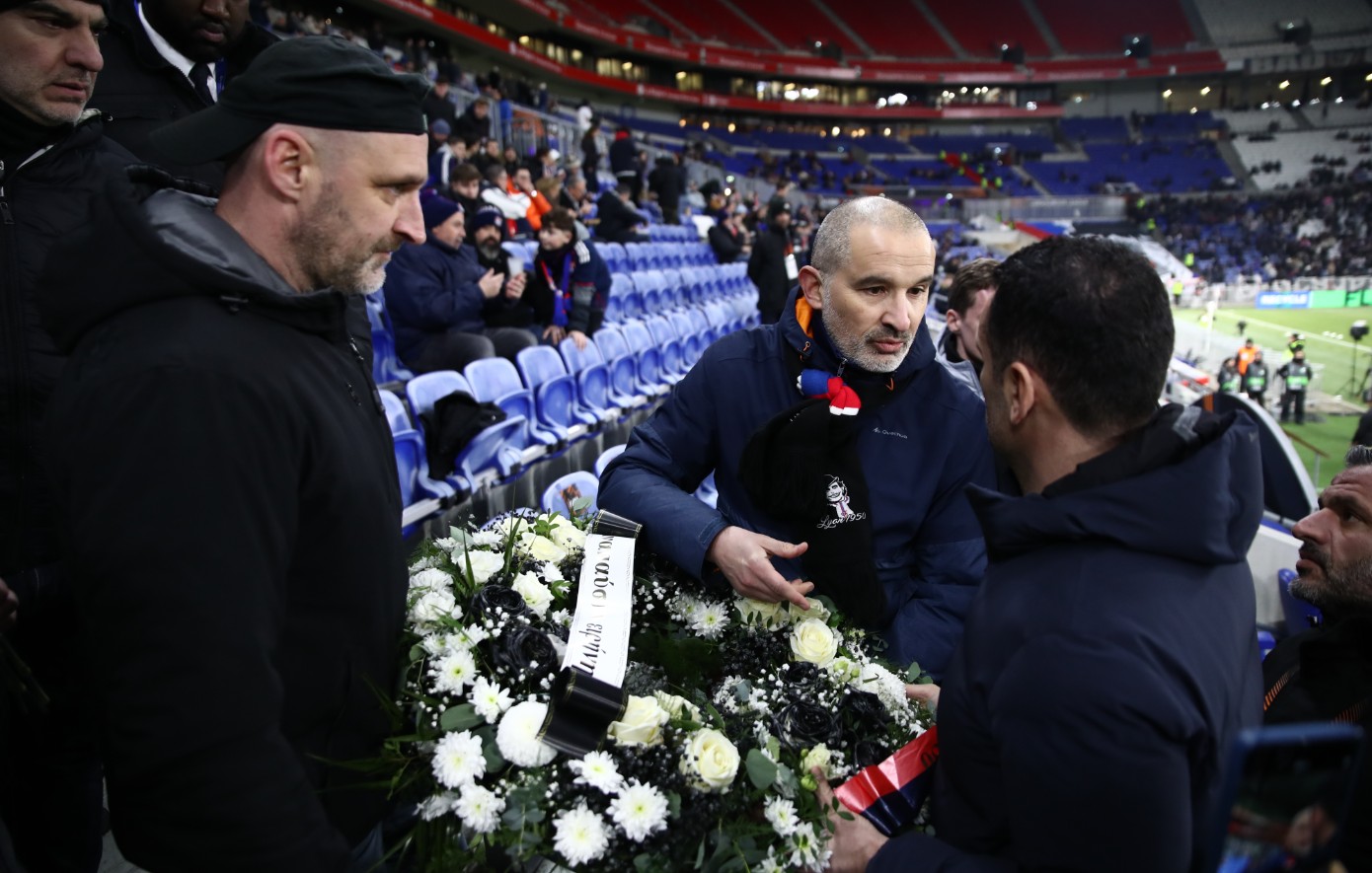 Λιόν &#8211; ΠΑΟΚ: Στεφάνι και οκτώ πυρσοί από τους Γάλλους για τους αδικοχαμένους οπαδούς