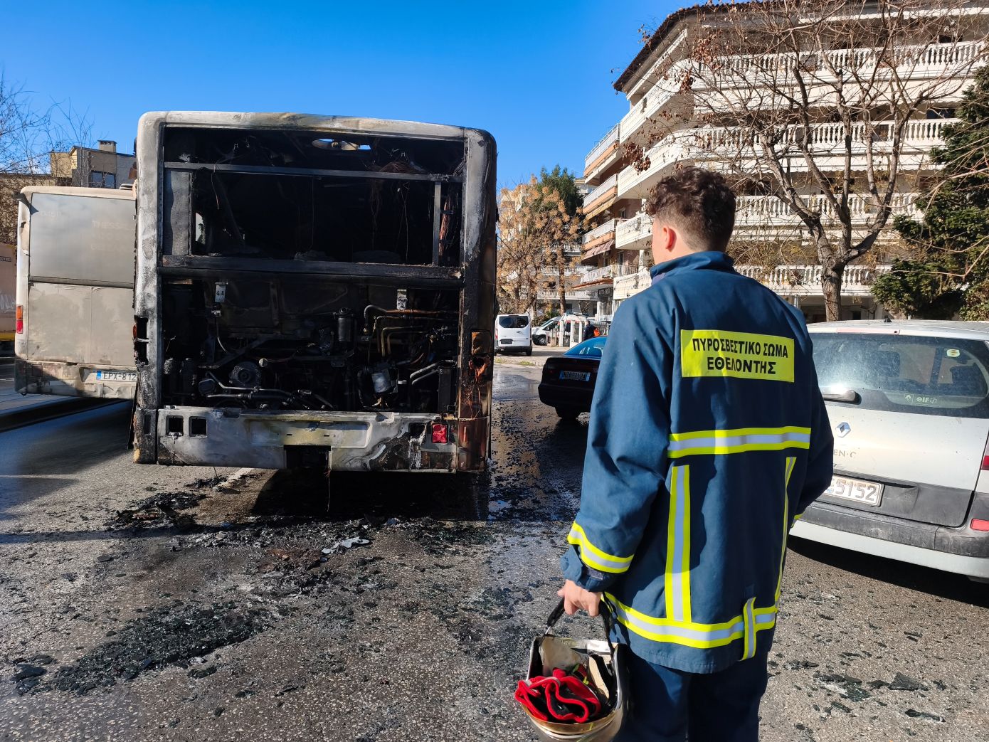 Στις φλόγες τυλίχθηκε αστικό λεωφορείο στην ανατολική Θεσσαλονίκη