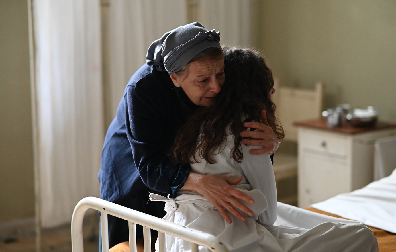 Άγιος έρωτας - Δύο νέοι χαρακτήρες γεμάτοι μυστικά εισβάλλουν στη σειρά