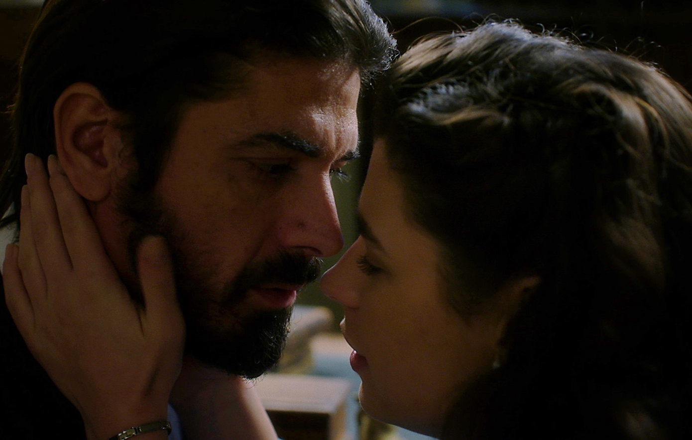 Άγιος έρωτας &#8211; Spoiler: Χλόη και πατήρ Νικόλαος παραδίνονται στο πάθος τους