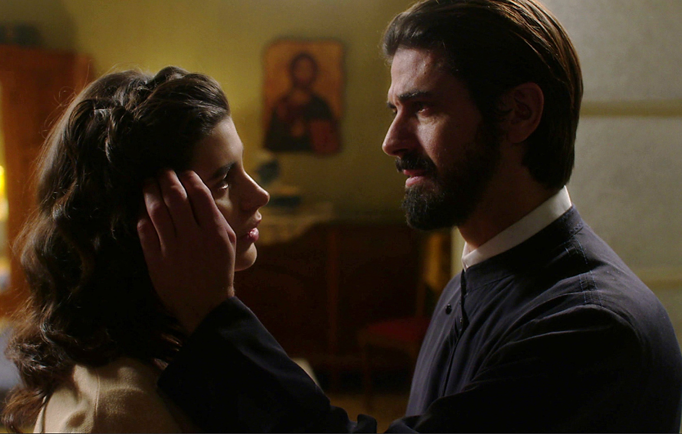 Άγιος Έρωτας &#8211; Spoiler: Χλόη και Νικόλαος αφήνονται στο πάθος ενώ όλα γύρω τους μοιάζουν έτοιμα να εκραγούν