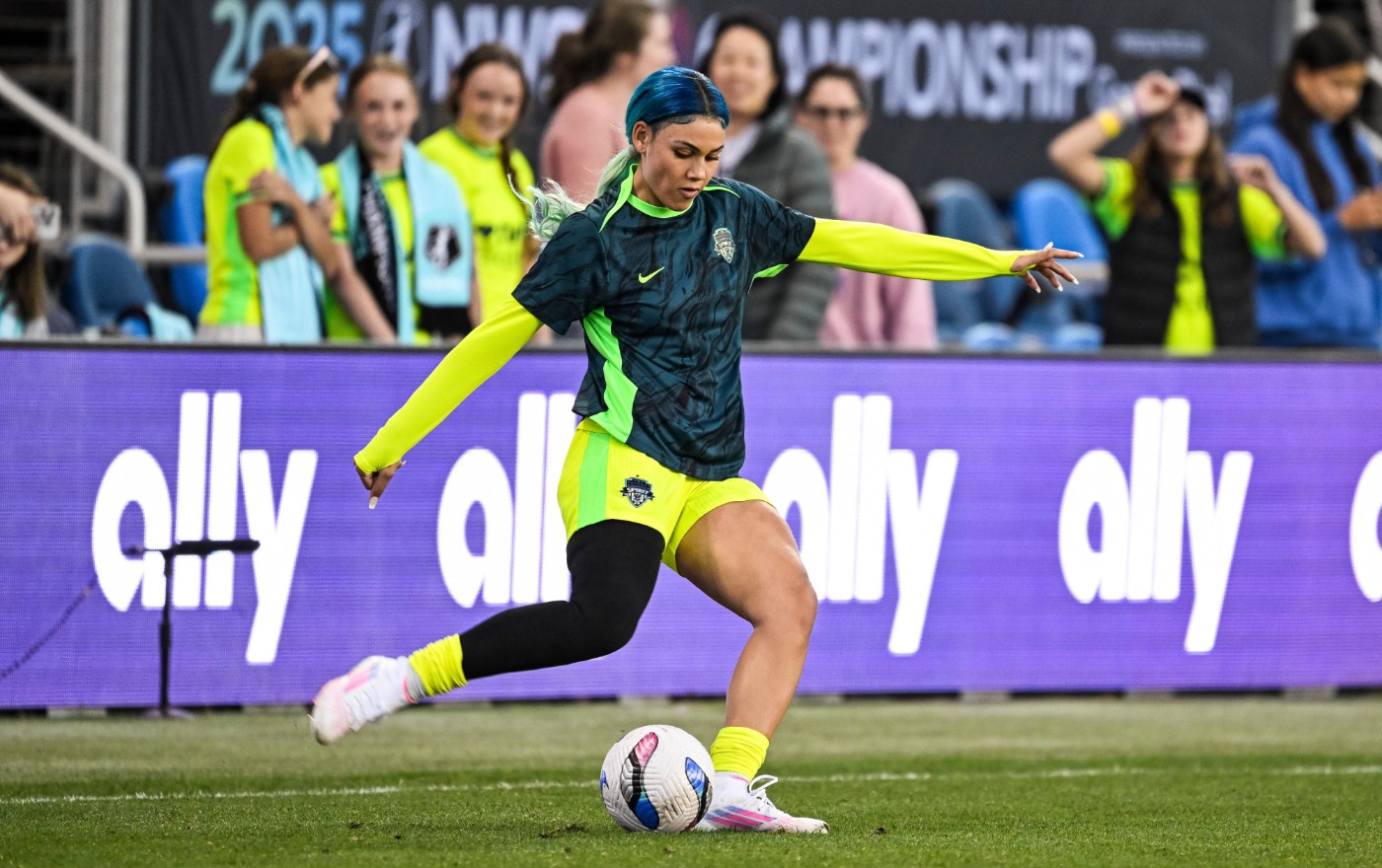 Τρίνιτι Ρόντμαν: Από τη σκιά του Ντένις στην κορυφή – η πιο ακριβοπληρωμένη ποδοσφαιρίστρια στον κόσμο