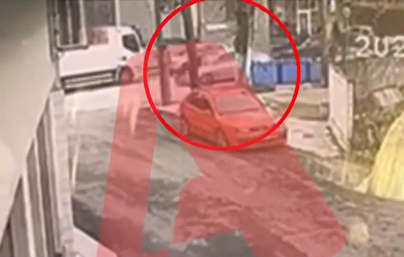 Βίντεο με την παράσυρση του αστυνομικού στο Κιλκίς &#8211; Κρατιέται από το καπό του αυτοκινήτου