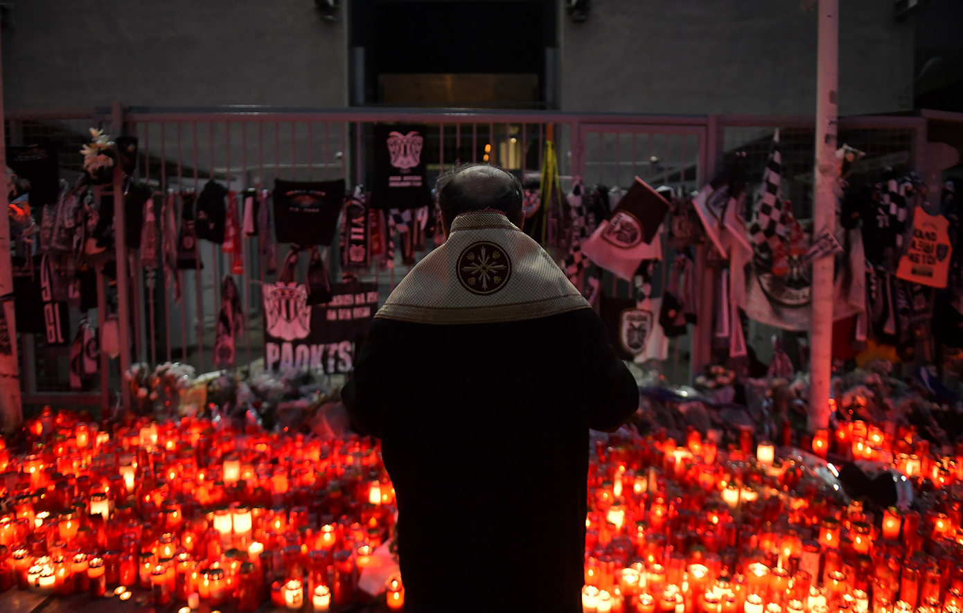 Στο αεροδρόμιο «Μακεδονία» το C-130 με τις 7 σορούς των φιλάθλων του ΠΑΟΚ &#8211; Στο Παπαγεωργίου οι δύο τραυματίες