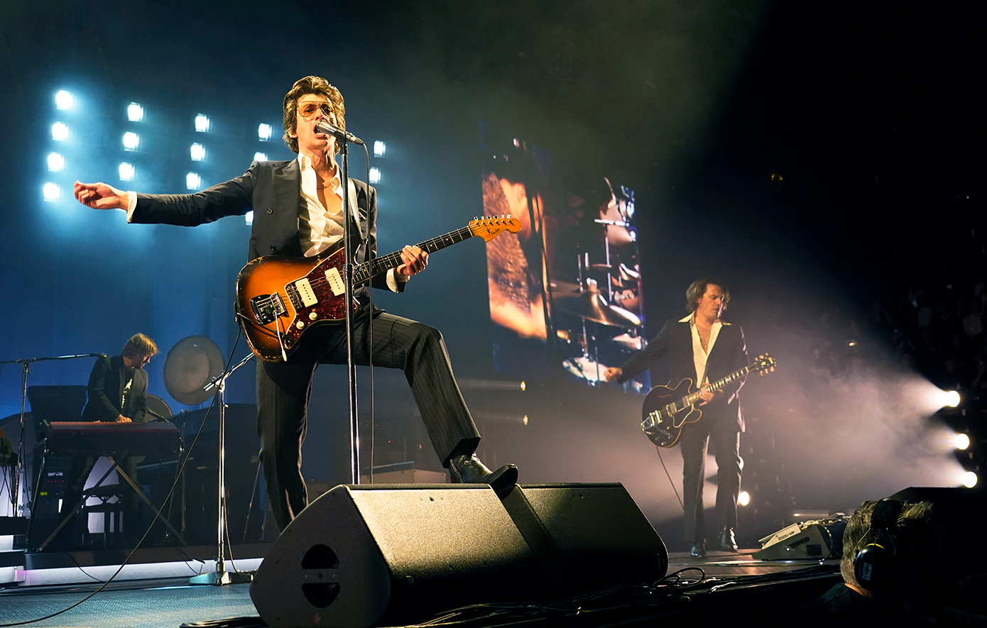 Οι Arctic Monkeys κυκλοφορούν νέο τραγούδι για να στηρίξουν τον οργανισμό War Child