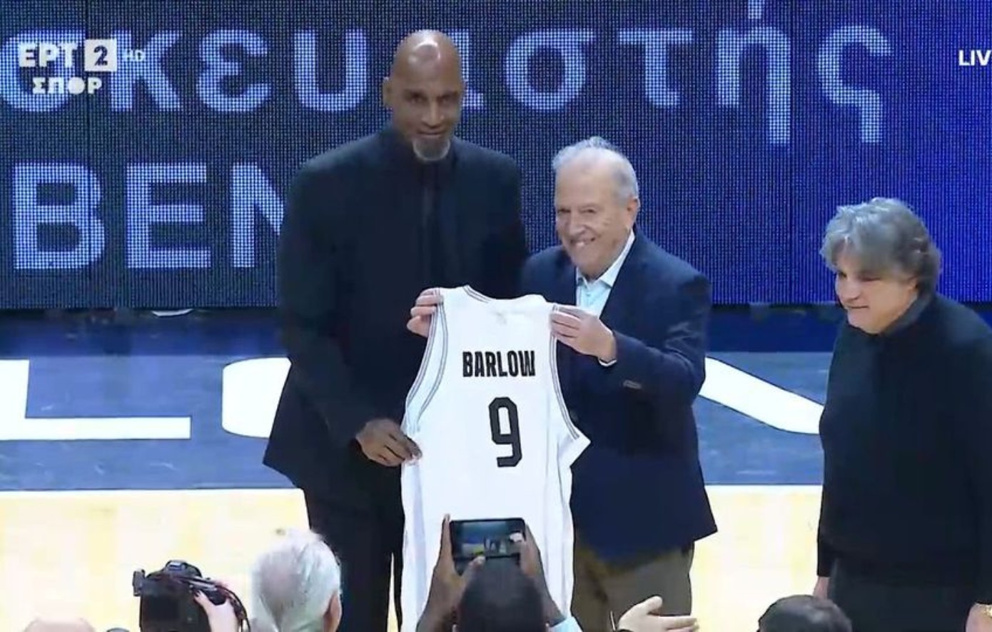 ΠΑΟΚ: Η ΚΑΕ βράβευσε τον θρυλικό Κένεθ Μπάρλοου πριν το ματς με τον Παναθηναϊκό