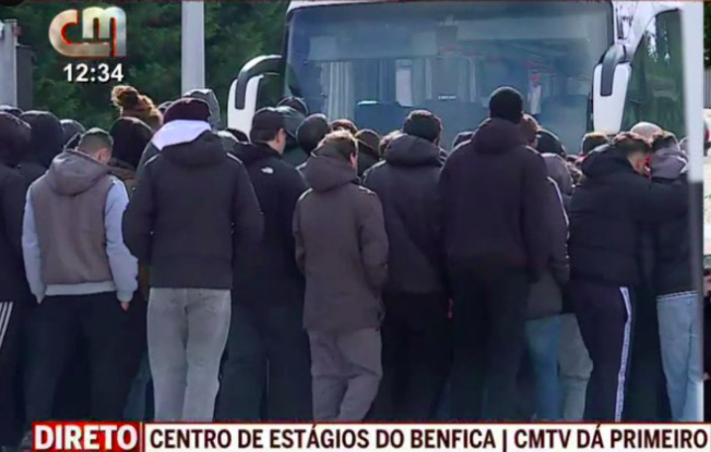 Μπενφίκα: 200 οπαδοί στην προπόνηση ζήτησαν εξηγήσεις από τον Μουρίνιο