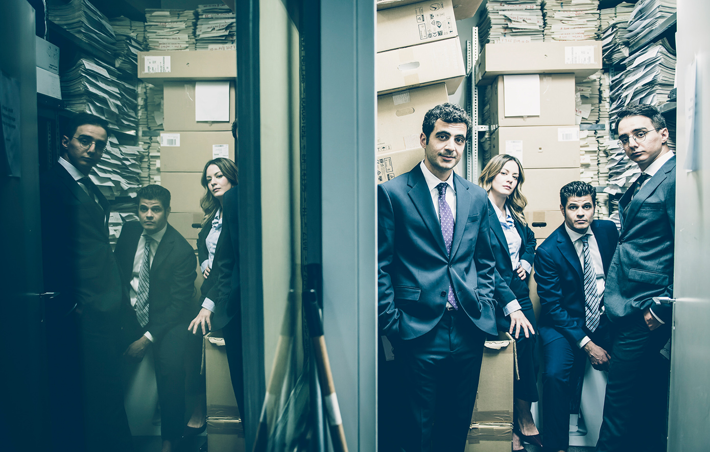 Bull: Η παράσταση που έχει στο επίκεντρο το εργασιακό αδιέξοδο του 21ου αιώνα