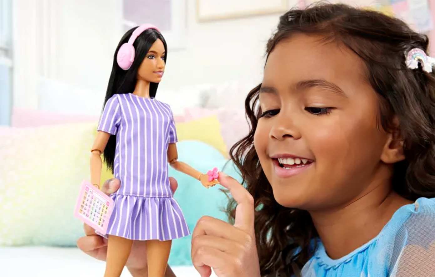Κυκλοφόρησε η πρώτη κούκλα Barbie με αυτισμό &#8211; Το ροζ fidget spinner και τα ακουστικά κατά του θορύβου