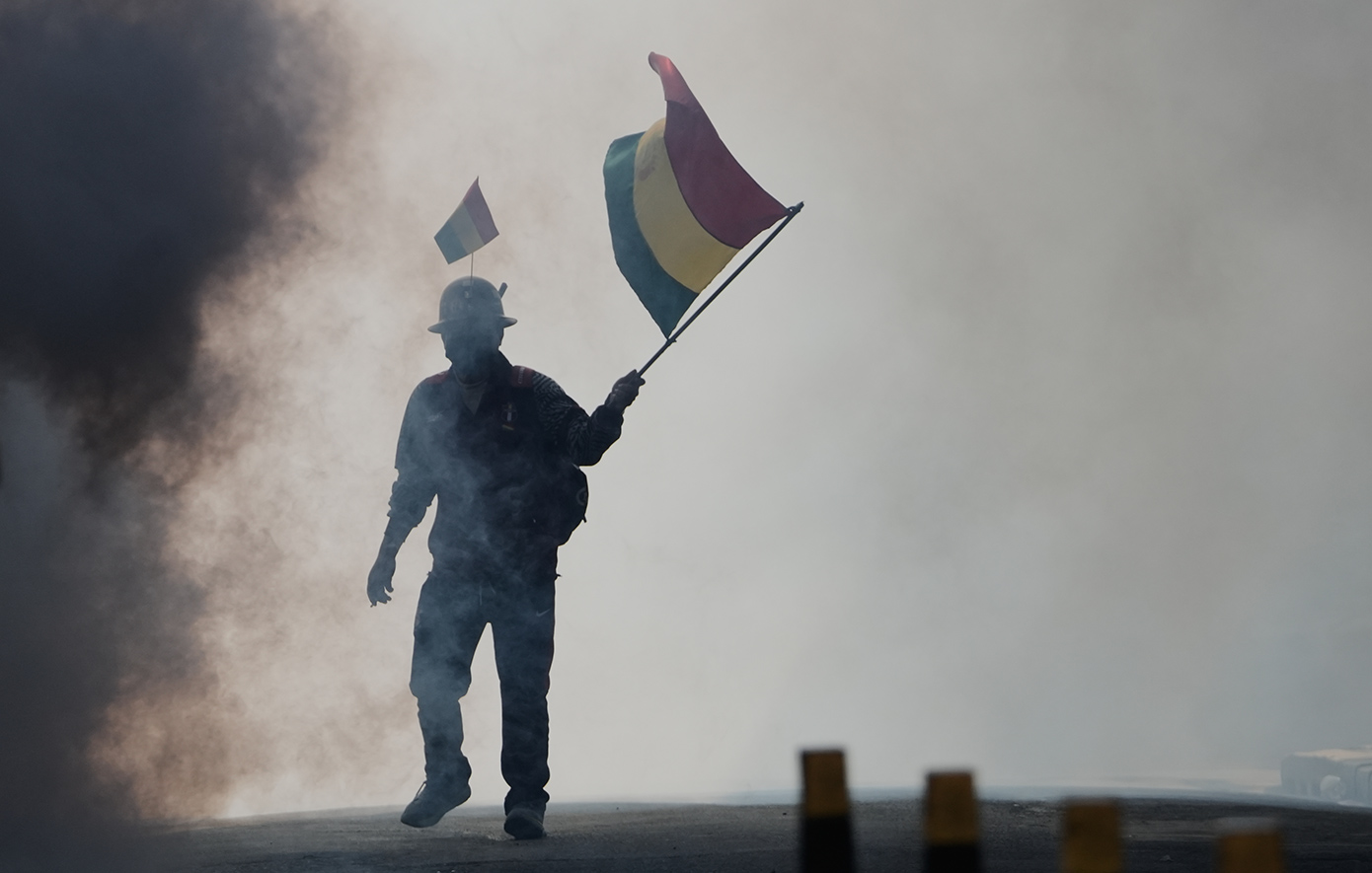 Αποκλεισμένοι οι δρόμοι στη Βολιβία: Μπαράζ διαδηλώσεων για την κατάργηση της επιδότησης των τιμών των καυσίμων