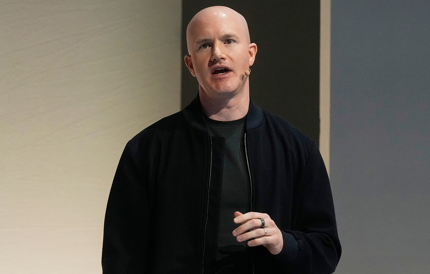 Ο γκουρού των κρυπτονομισμάτων που έγινε ο νούμερο ένα εχθρός της Wall Street