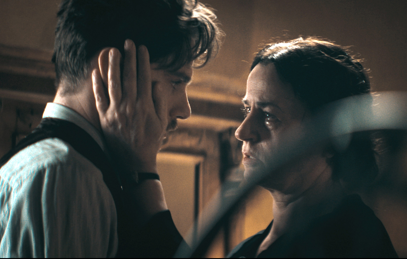 «Η μεγάλη χίμαιρα»: Η μικρή Άννα αρρωσταίνει και η οικογένεια βυθίζεται σε αγωνία και οργή