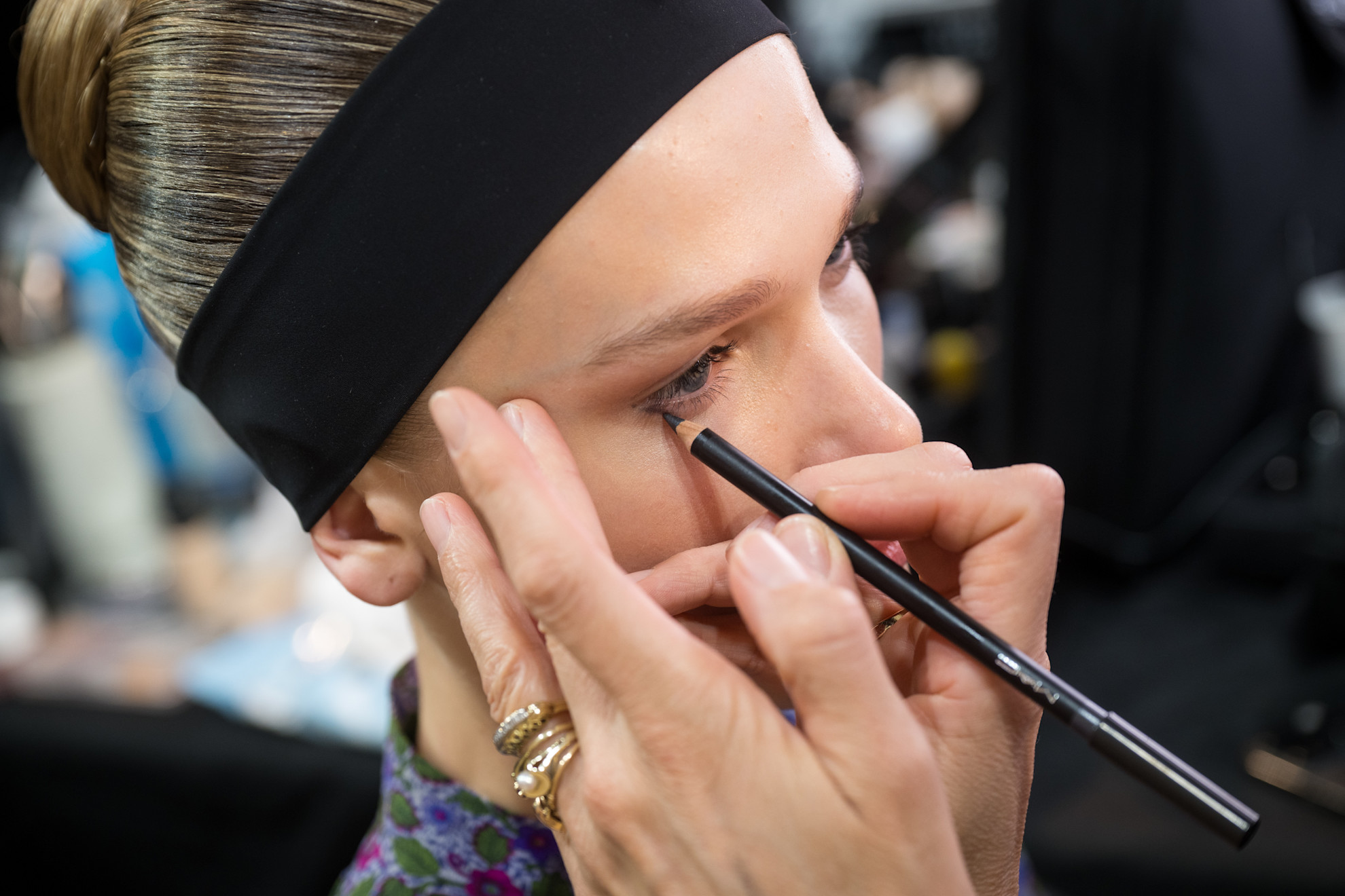 The Brown Pencil Theory: Σας λέμε όλους τους λόγους που αποδεικνύουν ότι το καφέ μολύβι είναι ένα μαγικό ραβδί