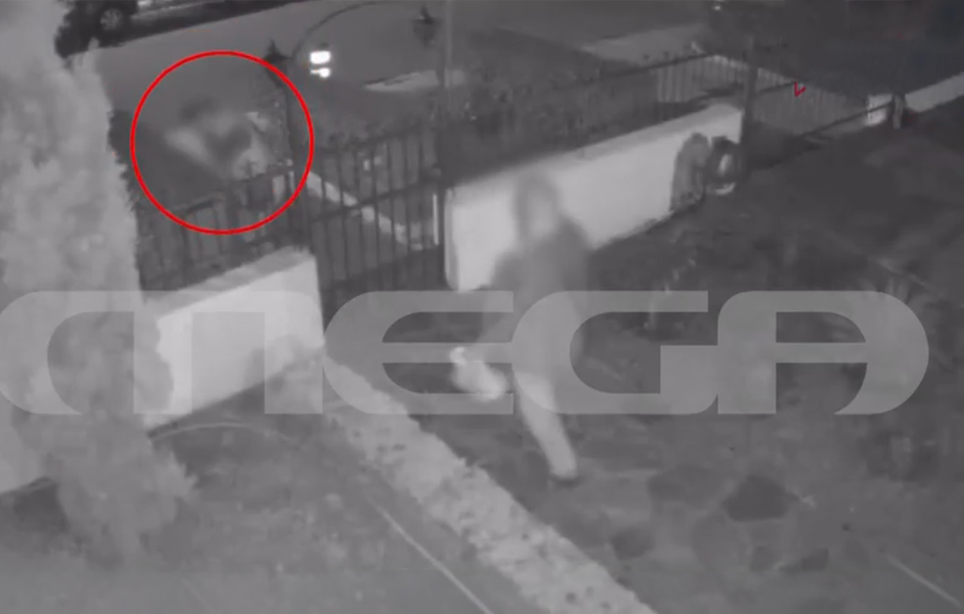 Ιδιοκτήτης σπιτιού στη Γλυφάδα κυνήγησε τρεις επίδοξους διαρρήκτες &#8211; Δείτε βίντεο