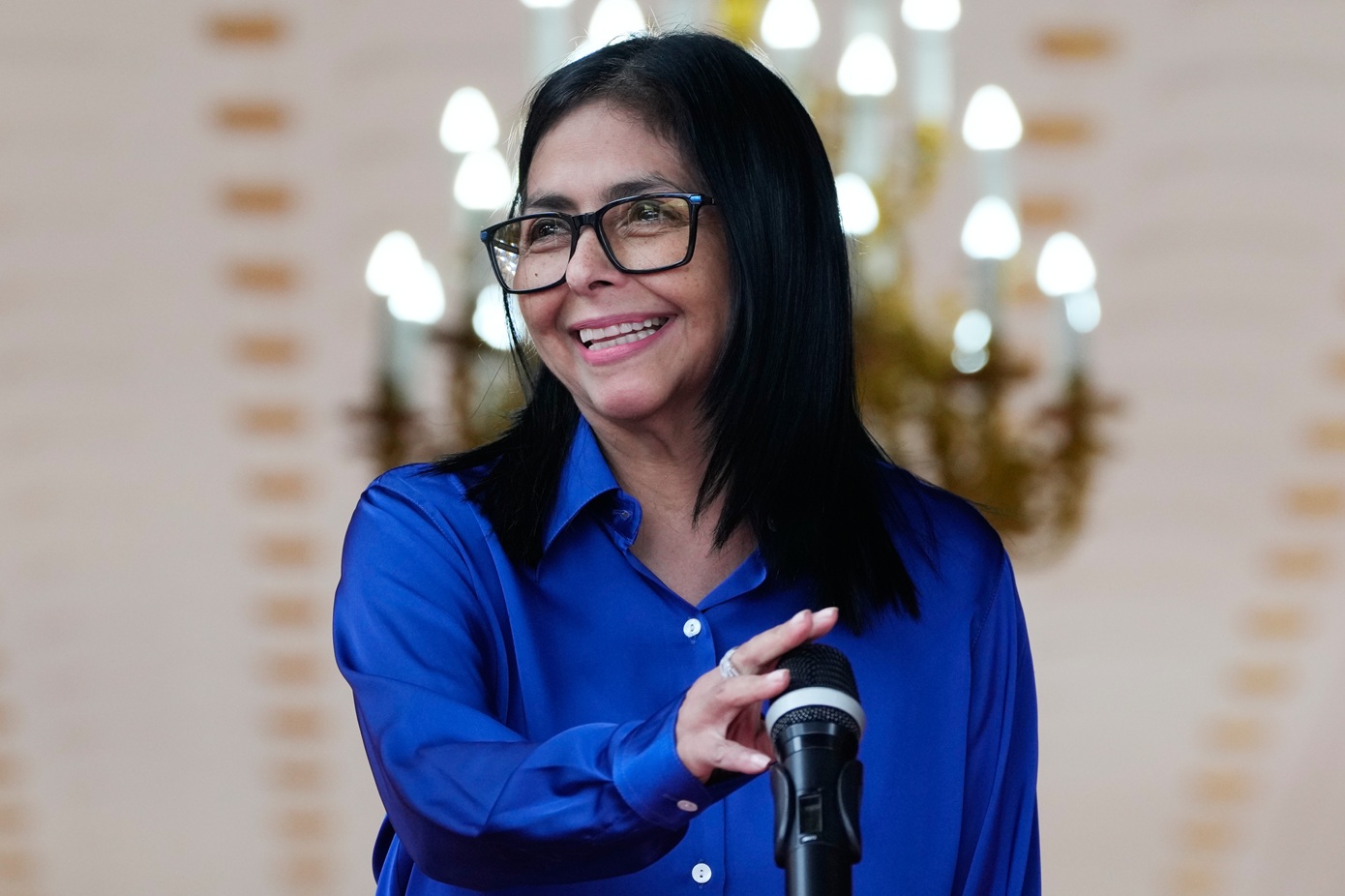 Η προσωρινή πρόεδρος της Βενεζουέλας περιγράφει τη συνομιλία με τον Τραμπ ως «παραγωγική και ευγενική»