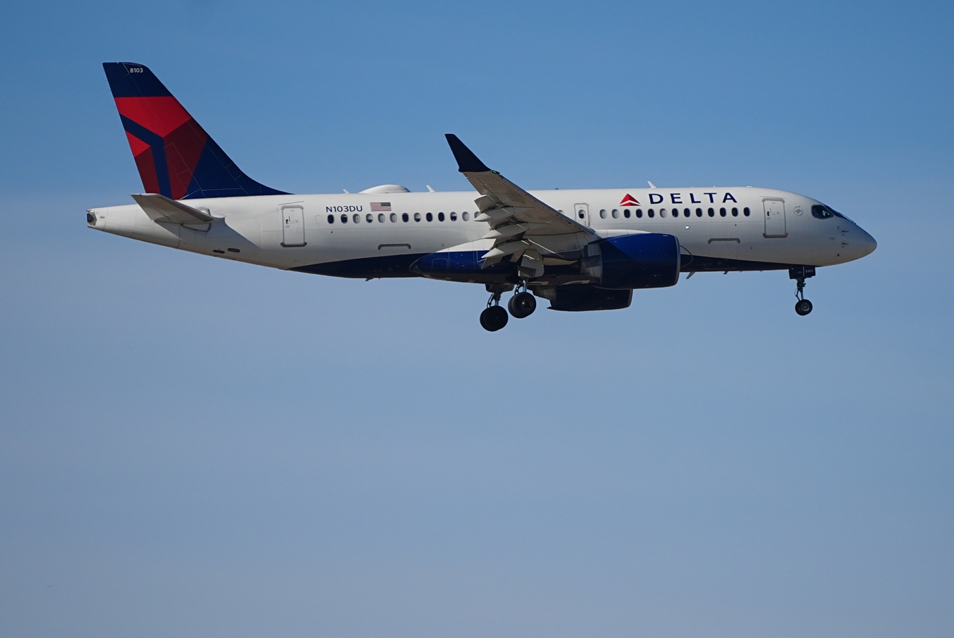 Σάλος στα social media: Μητέρα δημοσίευσε φωτογραφία από πτήση της Delta χωρίς ξεχωριστή θέση για το μωρό της