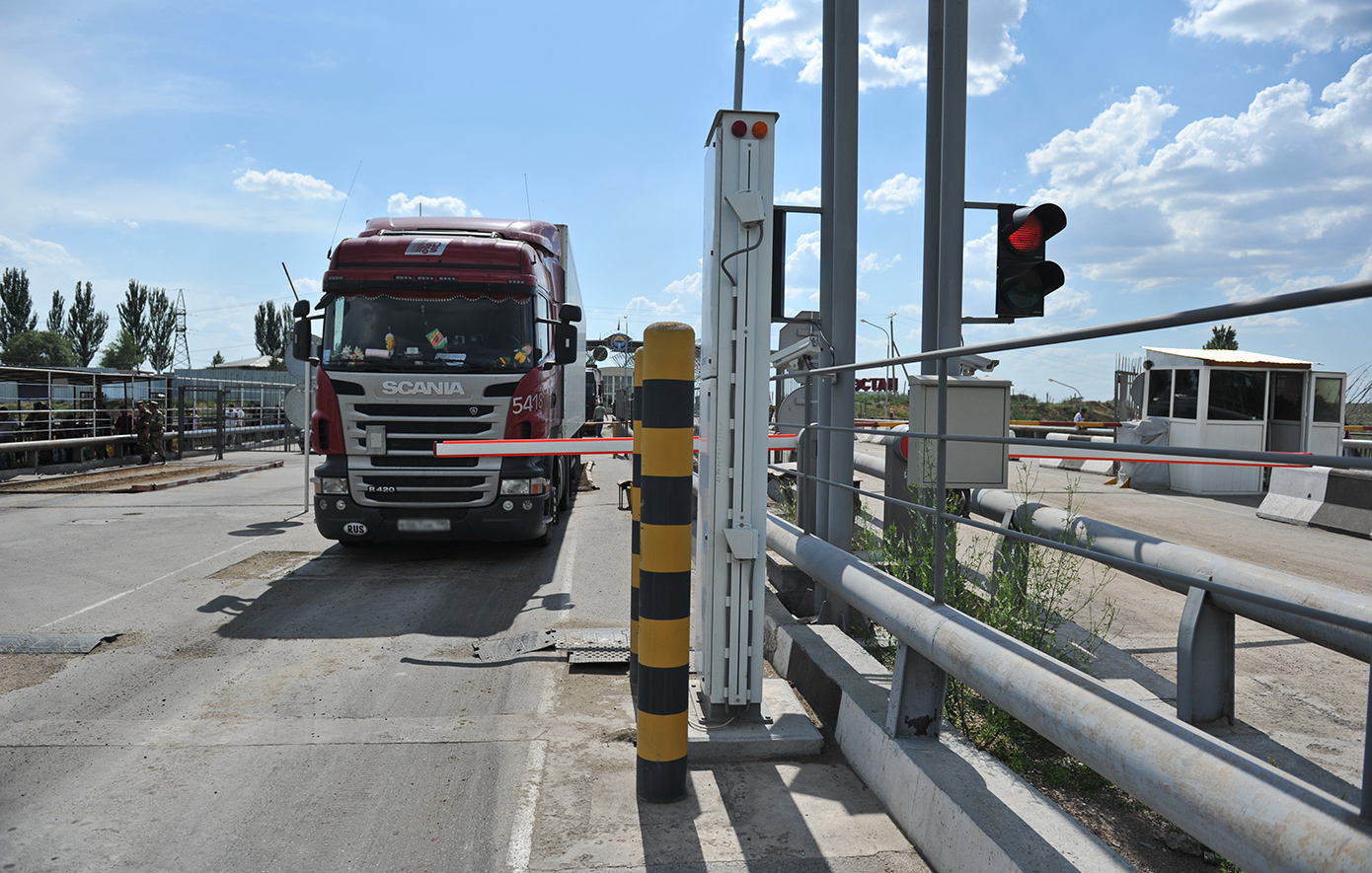Παράλυση» στα Βαλκάνια: Μπλόκα φορτηγών στα σύνορα τεσσάρων χωρών για τη ζώνη Σένγκεν