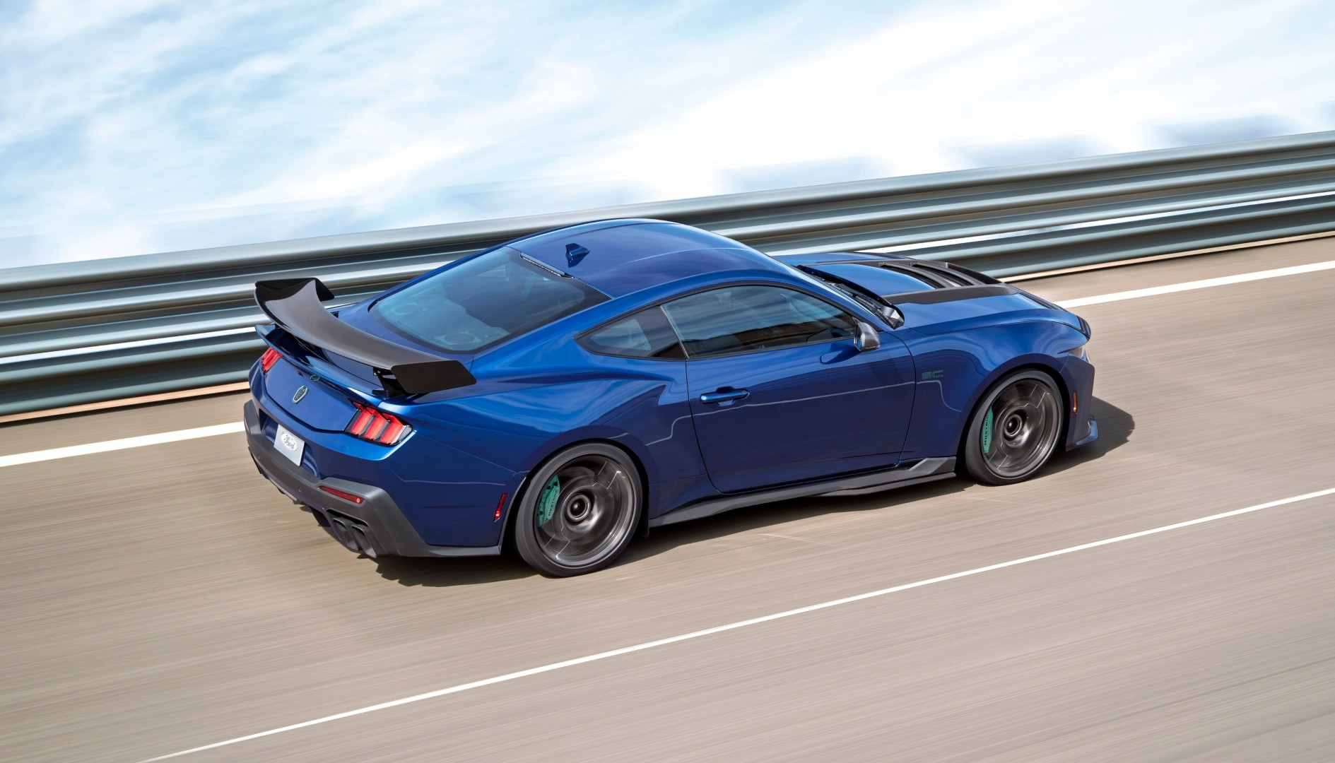 Η νέα Ford Mustang Dark Horse SC είναι γεννημένη για την πίστα