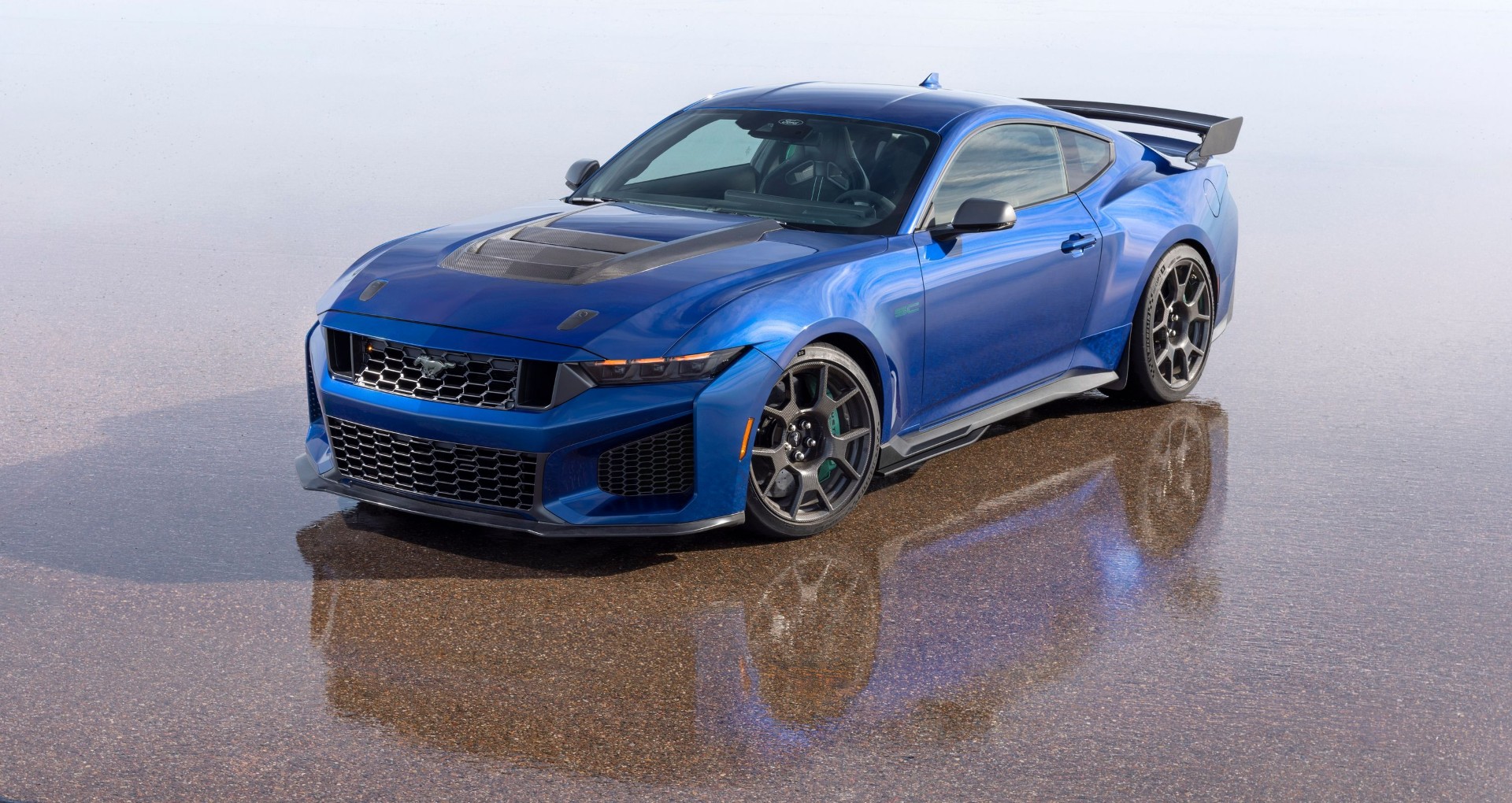 Η νέα Ford Mustang Dark Horse SC είναι γεννημένη για την πίστα