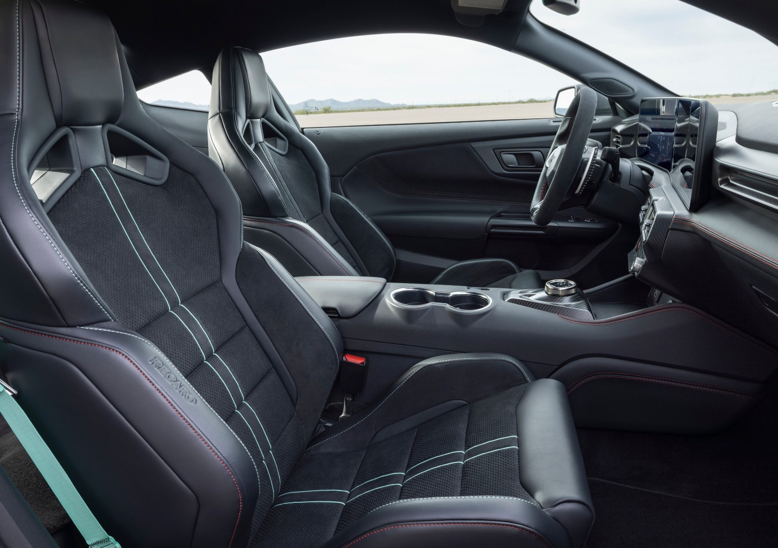 Η νέα Ford Mustang Dark Horse SC είναι γεννημένη για την πίστα