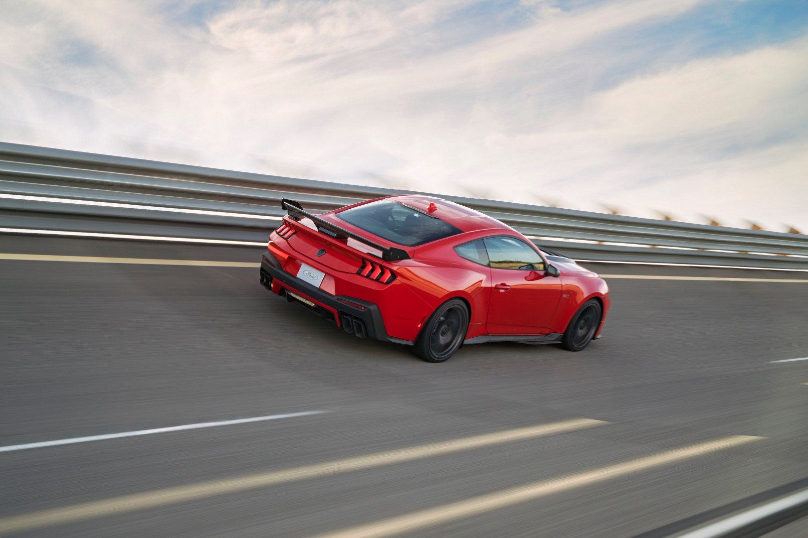 Η νέα Ford Mustang Dark Horse SC είναι γεννημένη για την πίστα