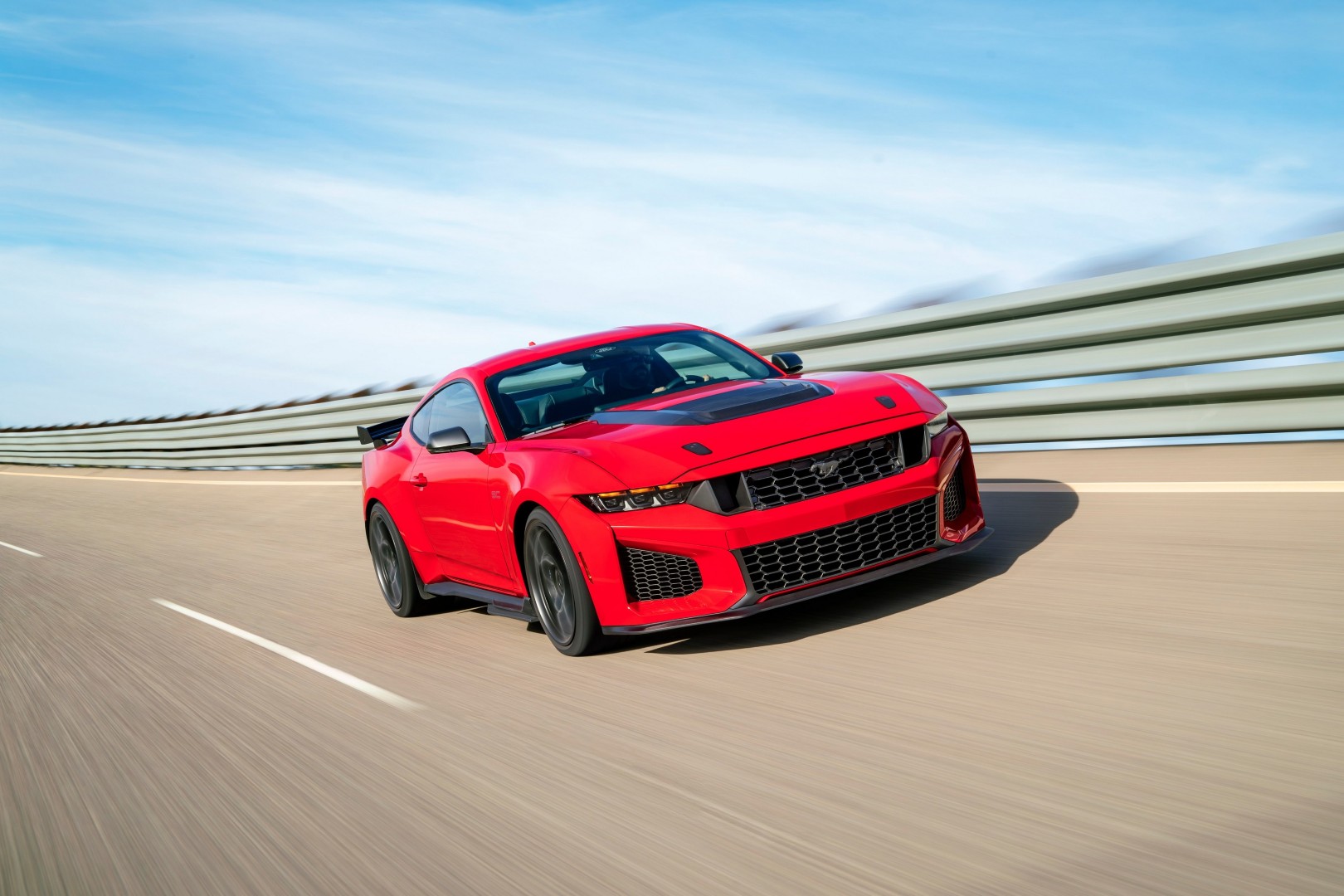 Η νέα Ford Mustang Dark Horse SC είναι γεννημένη για την πίστα