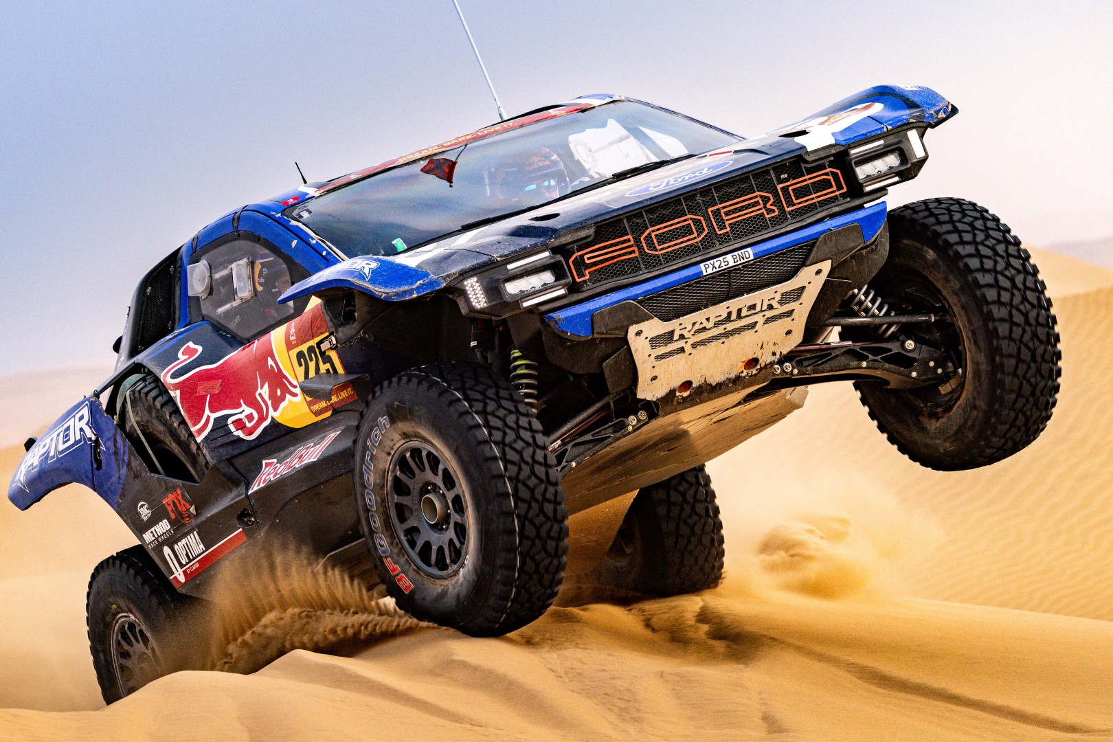 Ford Raptor T1+: Δαμάζοντας τους αμμόλοφους του Dakar Rally