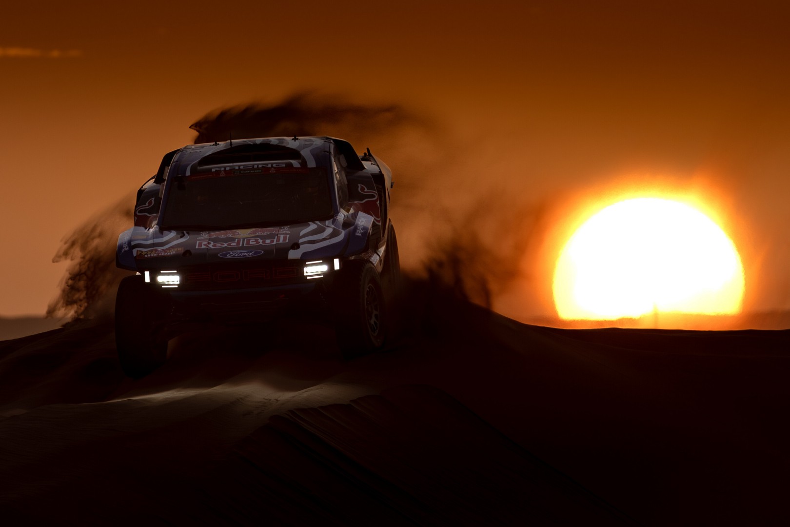 Ford Raptor T1+: Δαμάζοντας τους αμμόλοφους του Dakar Rally