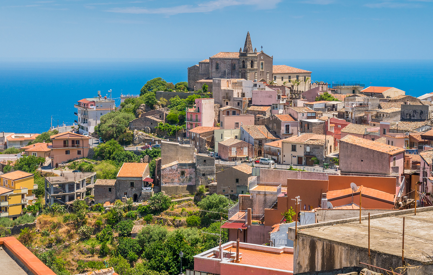 Ανακαλύπτοντας το χωριό των Κορλεόνε, με τη συγκλονιστική θέα στο Ιόνιο