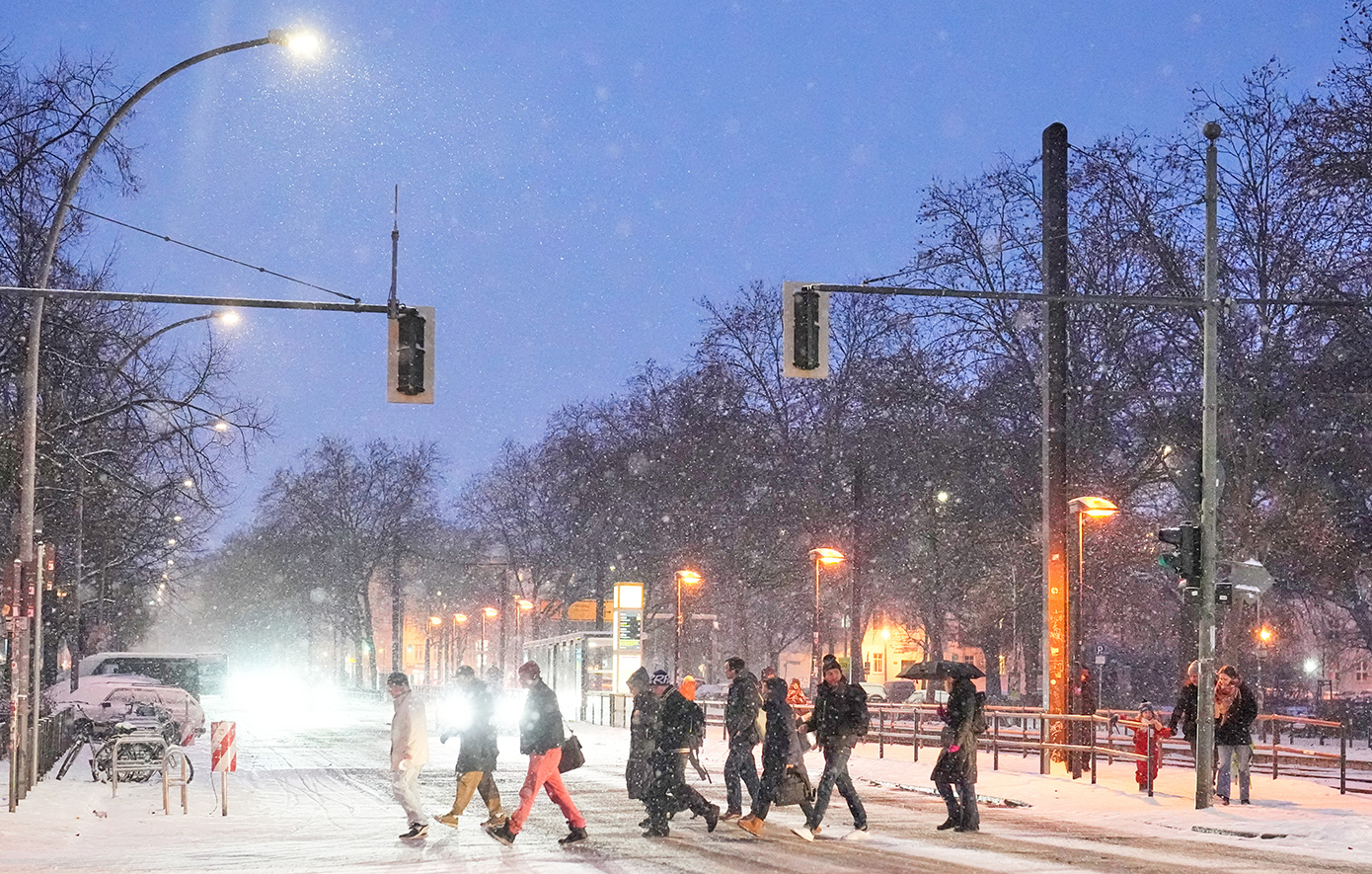 Η καταιγίδα Γκορέτι σάρωσε την Ευρώπη &#8211; Χιλιάδες σπίτια στο σκοτάδι, ακυρώσεις πτήσεων και προβλήματα στα δρομολόγια τρένων