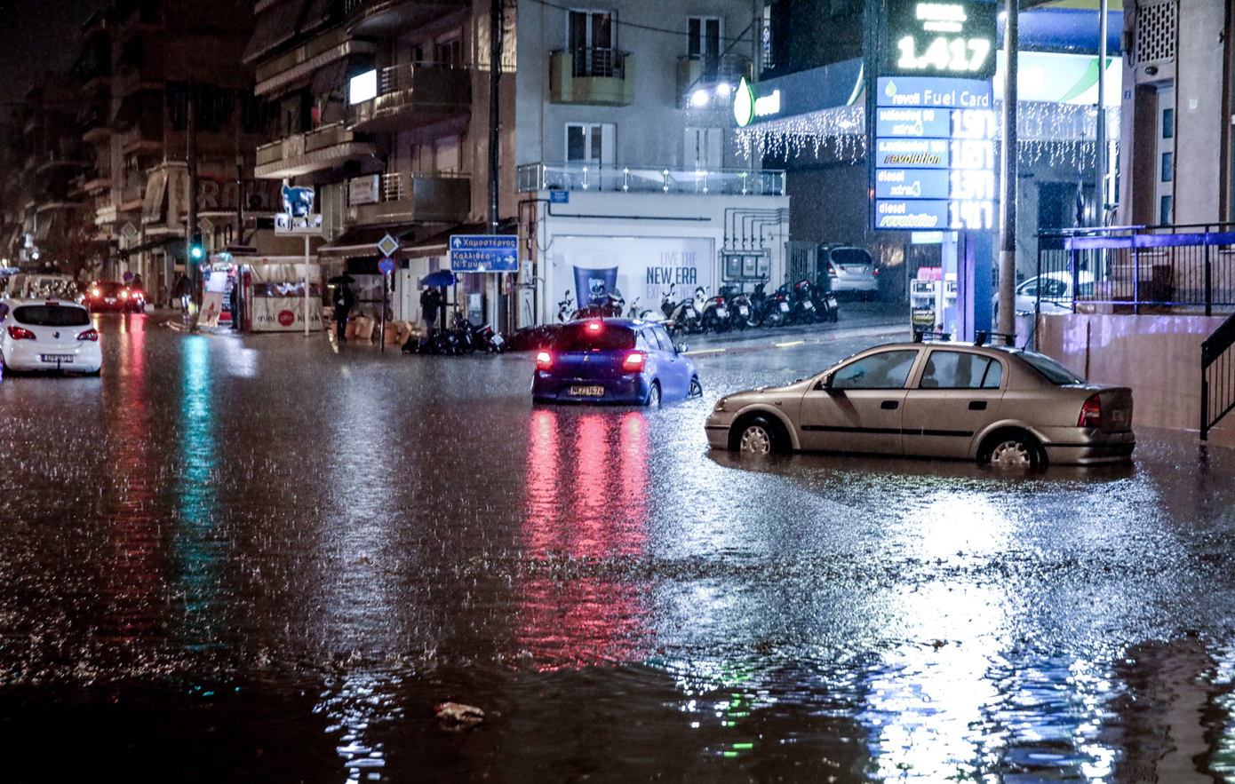 Νεκρή γυναίκα στη Γλυφάδα από την κακοκαιρία