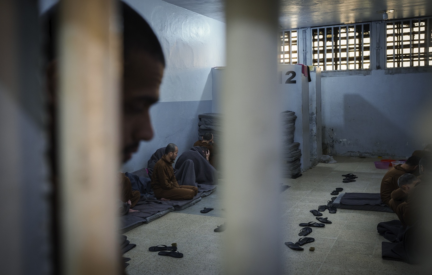 Τι θα συμβεί στα φυλακισμένα μέλη του ISIS στη Συρία καθώς οι Κούρδοι των SDF παραδίνονται στον Αλ Σαράα